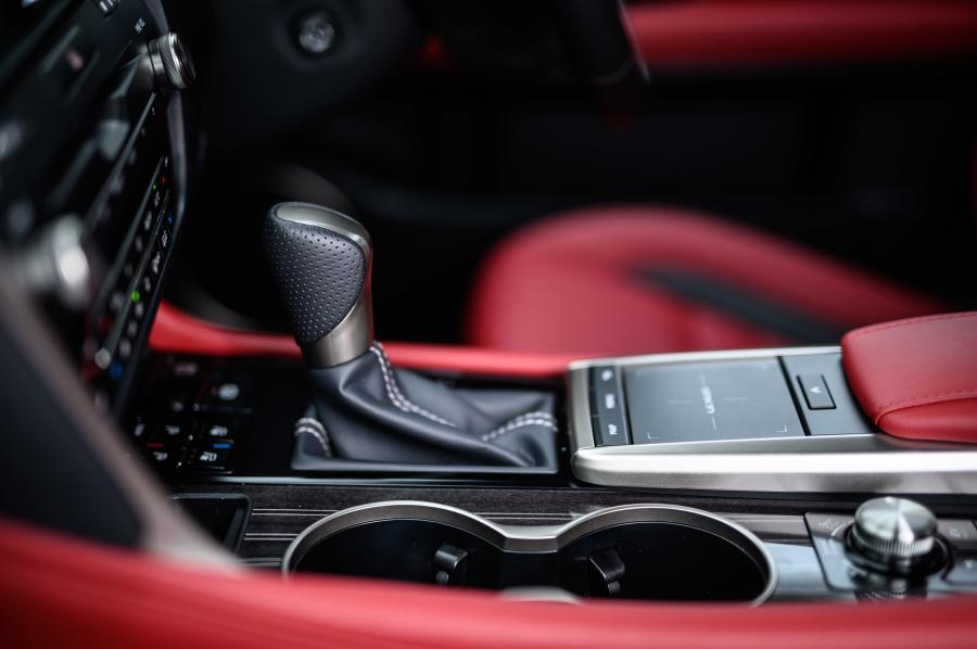 Детали интерьера Lexus RX450h 2019 года  (JP) (фото 24 из 26)